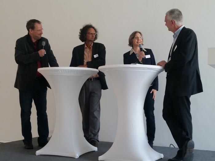 H. Henneberg, Stadtrat O. Schruoffenegger, C. Hölzer (Stiftung Mensch und Umwelt) und M Gödde (Senatsverwaltung f. Umwelt, Verkehr und Klimaschutz) im Podium - Bild: Melanie von Orlow